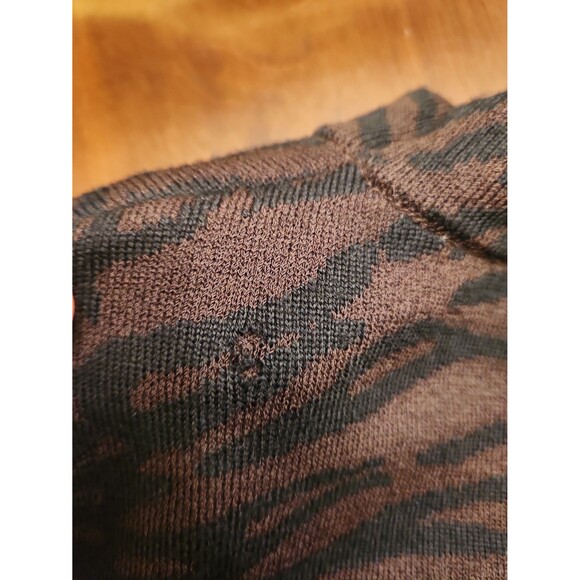 St. John Sport Tiger Print Sleeveless Mockneck Top w/ Zipper at Neck Size S - Picture 10 of 10